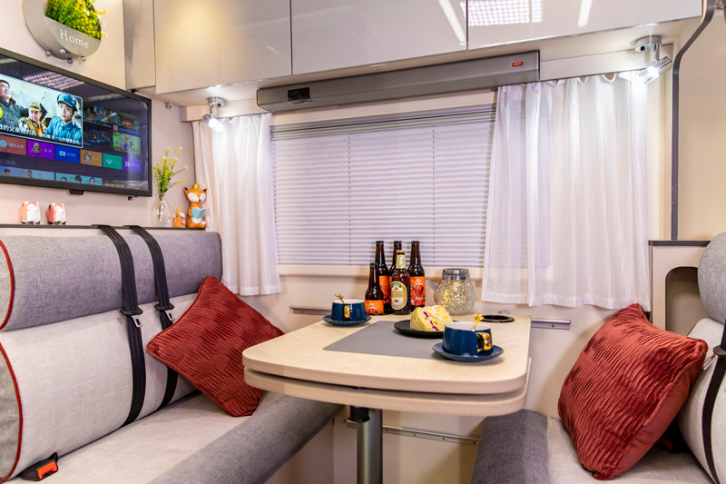 一室一廳大廚房，房車這款很舒適