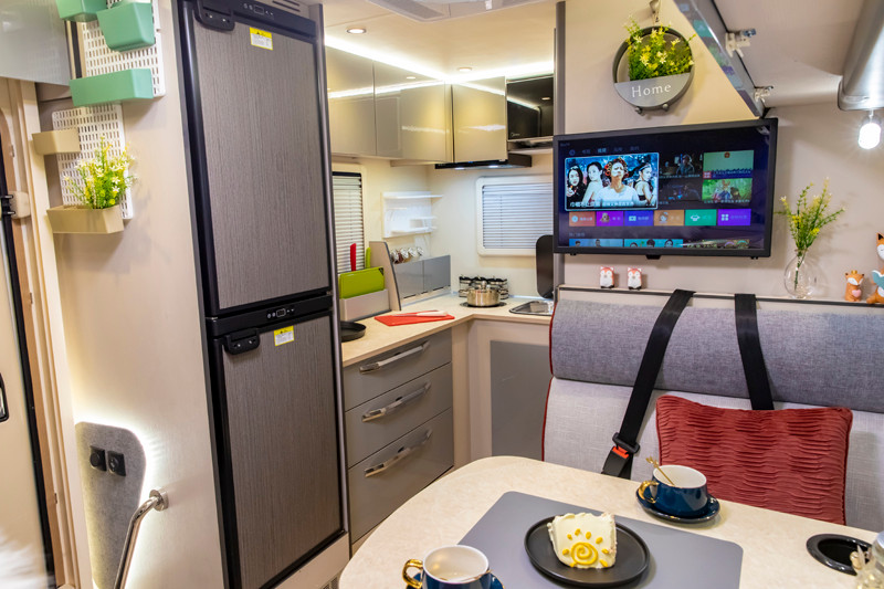 一室一廳大廚房，房車這款很舒適