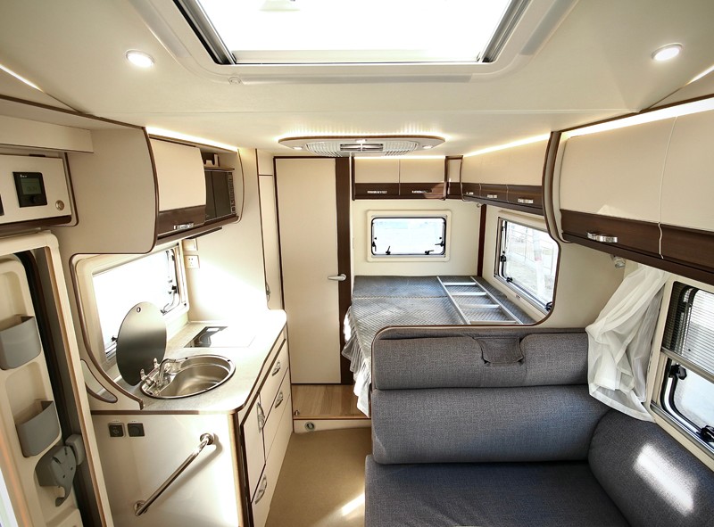 自由炮領(lǐng)銜，引爆成都房車展