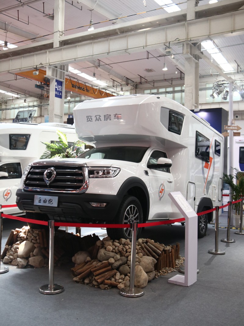 年度新車、自動檔、四驅(qū)，能選的房車