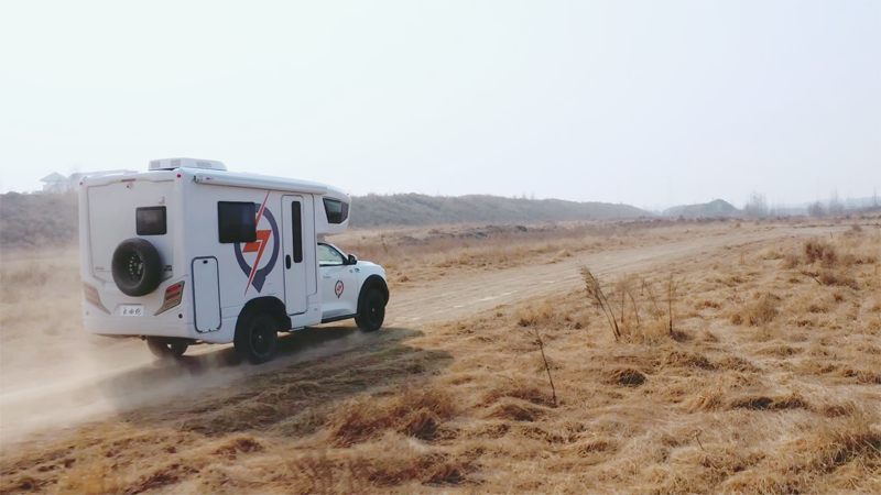 極致動力、四驅越野，樣樣都強，就是這款房車