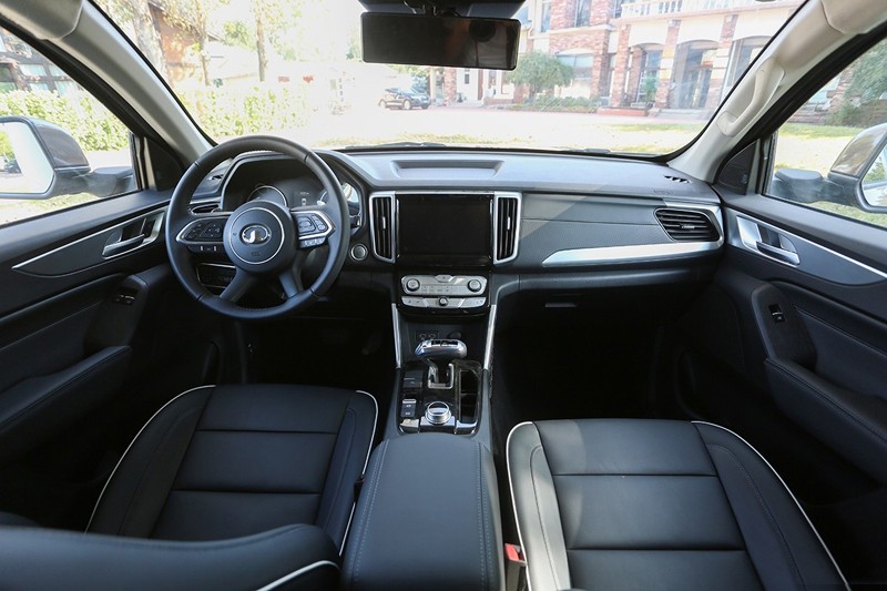 極致動力、四驅越野，樣樣都強，就是這款房車