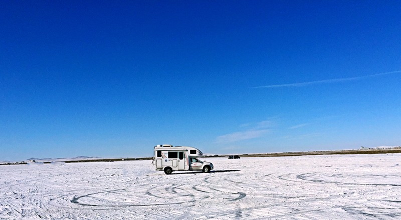 踏雪前行，房車也能雪地越野